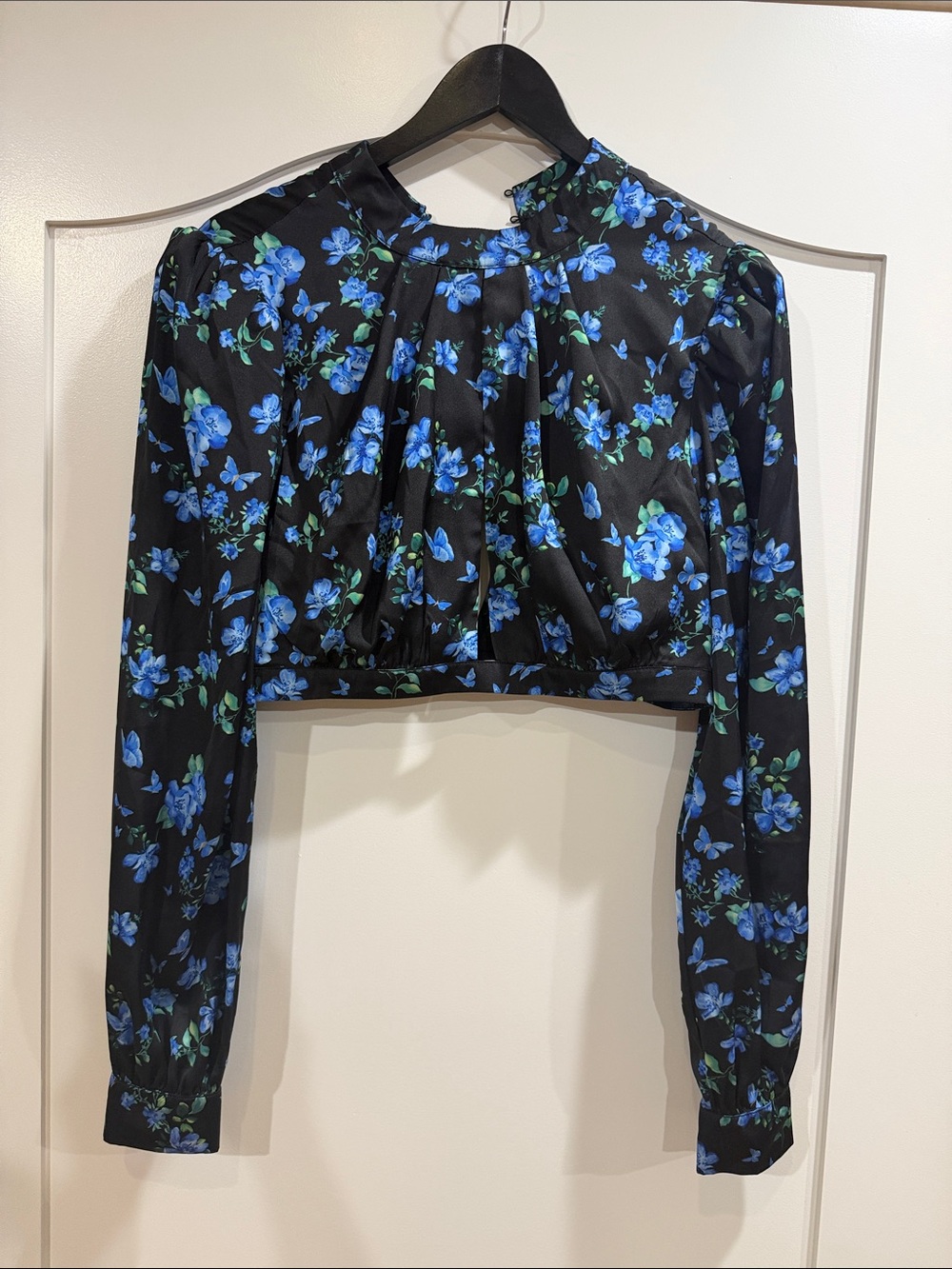 MAJORELLE Black Cropped Top with Blue Floral Print